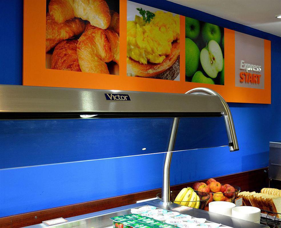 Holiday Inn Express Shrewsbury By Ihg Bagian luar foto
