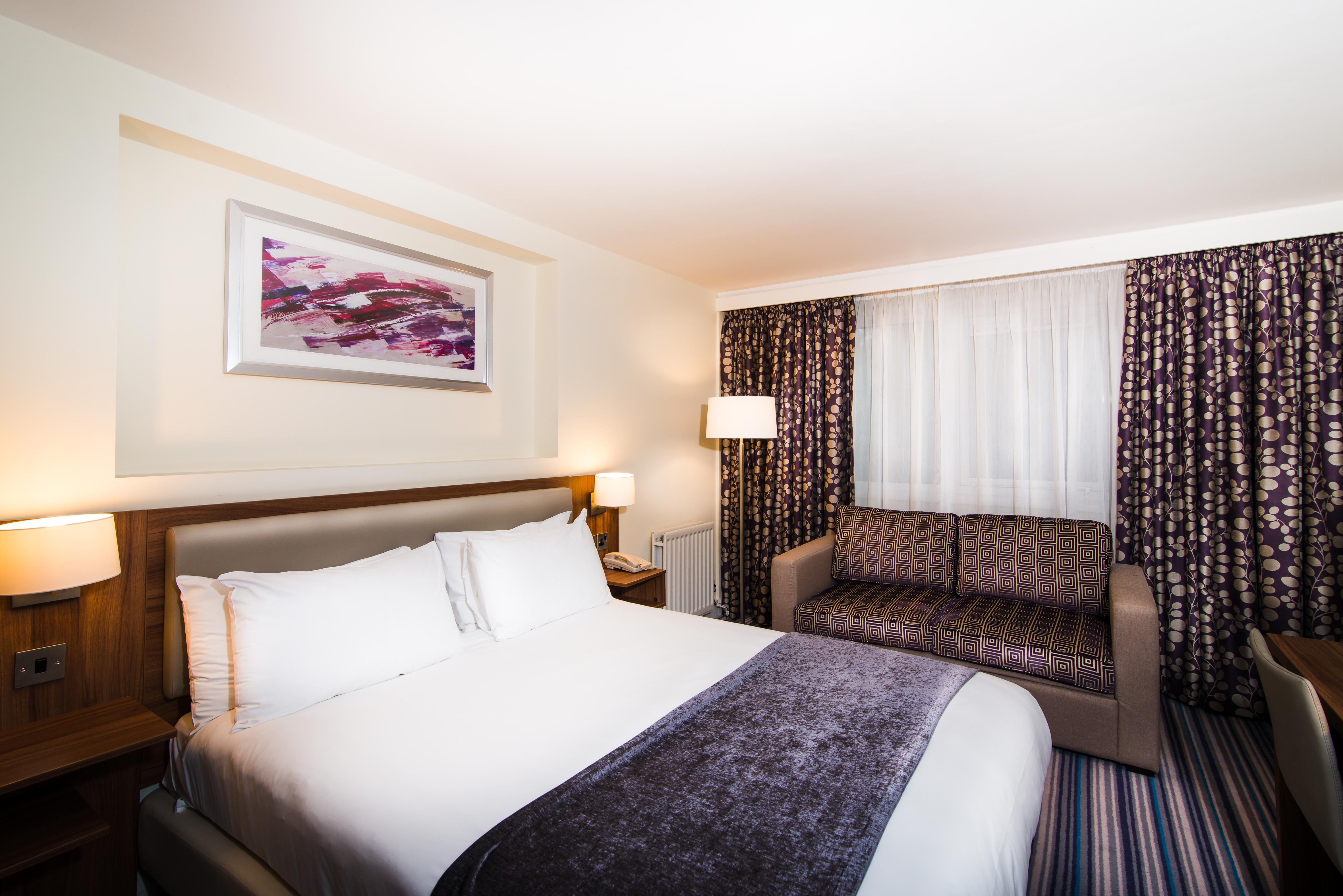 Holiday Inn Express Shrewsbury By Ihg Bagian luar foto