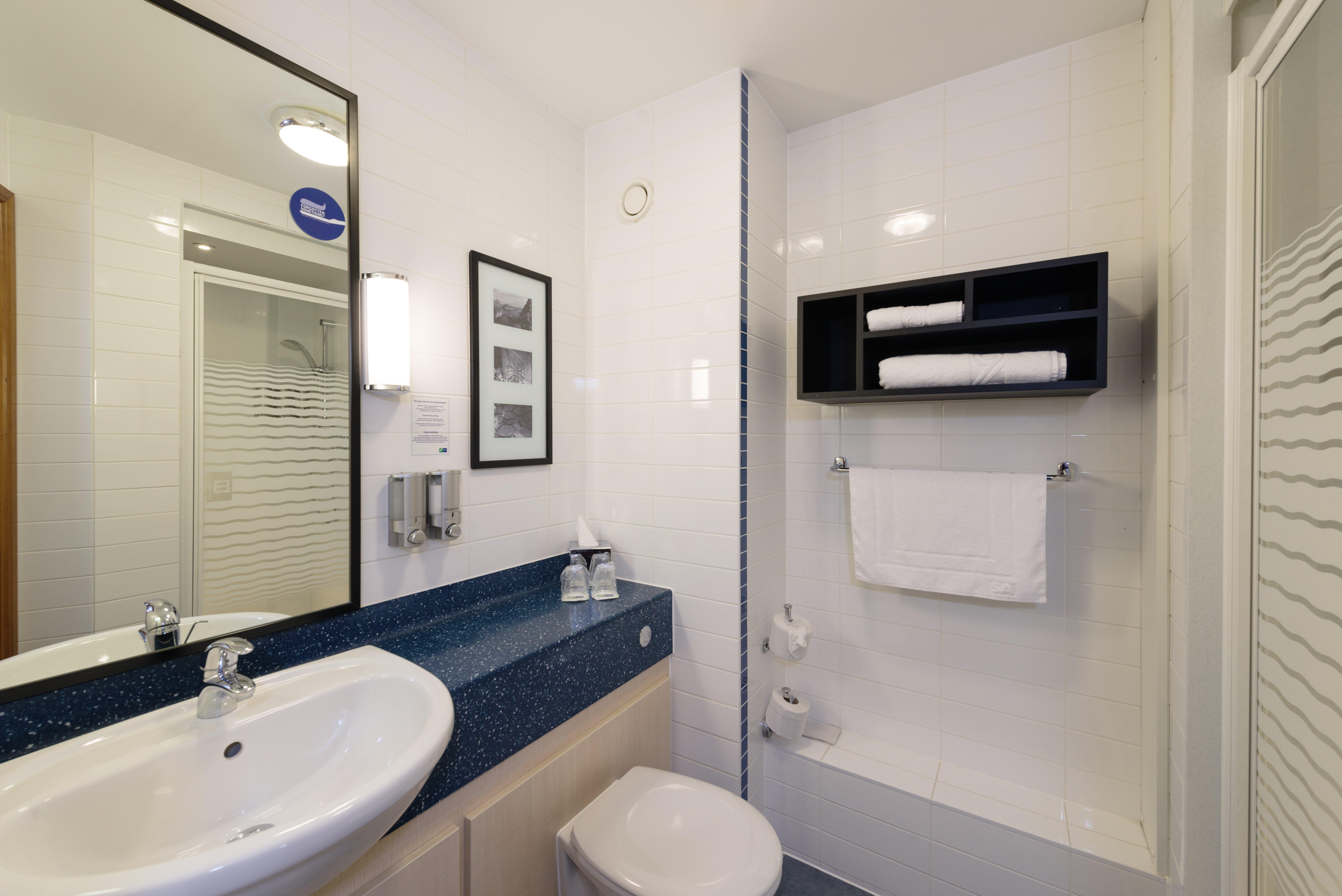 Holiday Inn Express Shrewsbury By Ihg Bagian luar foto