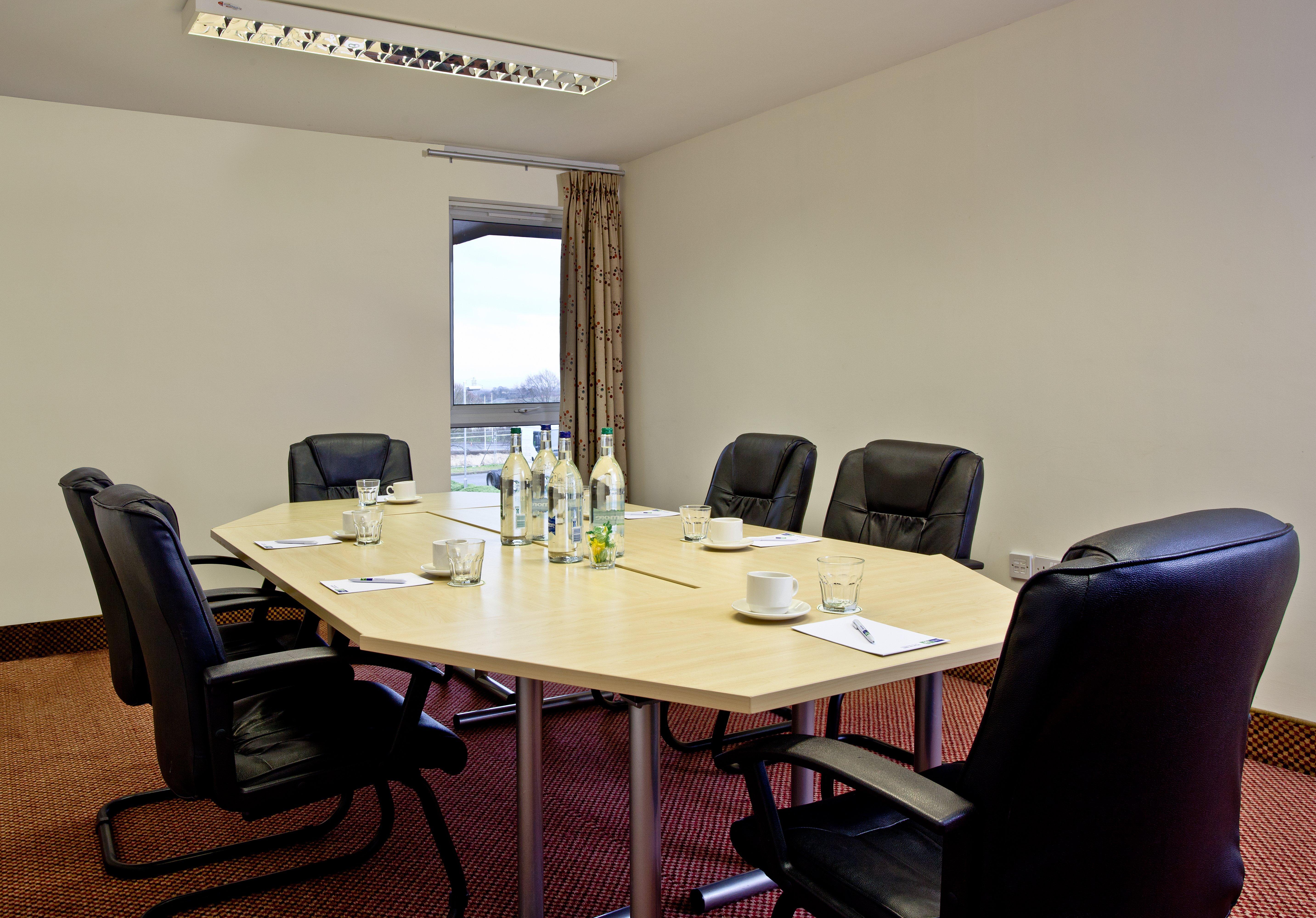 Holiday Inn Express Shrewsbury By Ihg Bagian luar foto