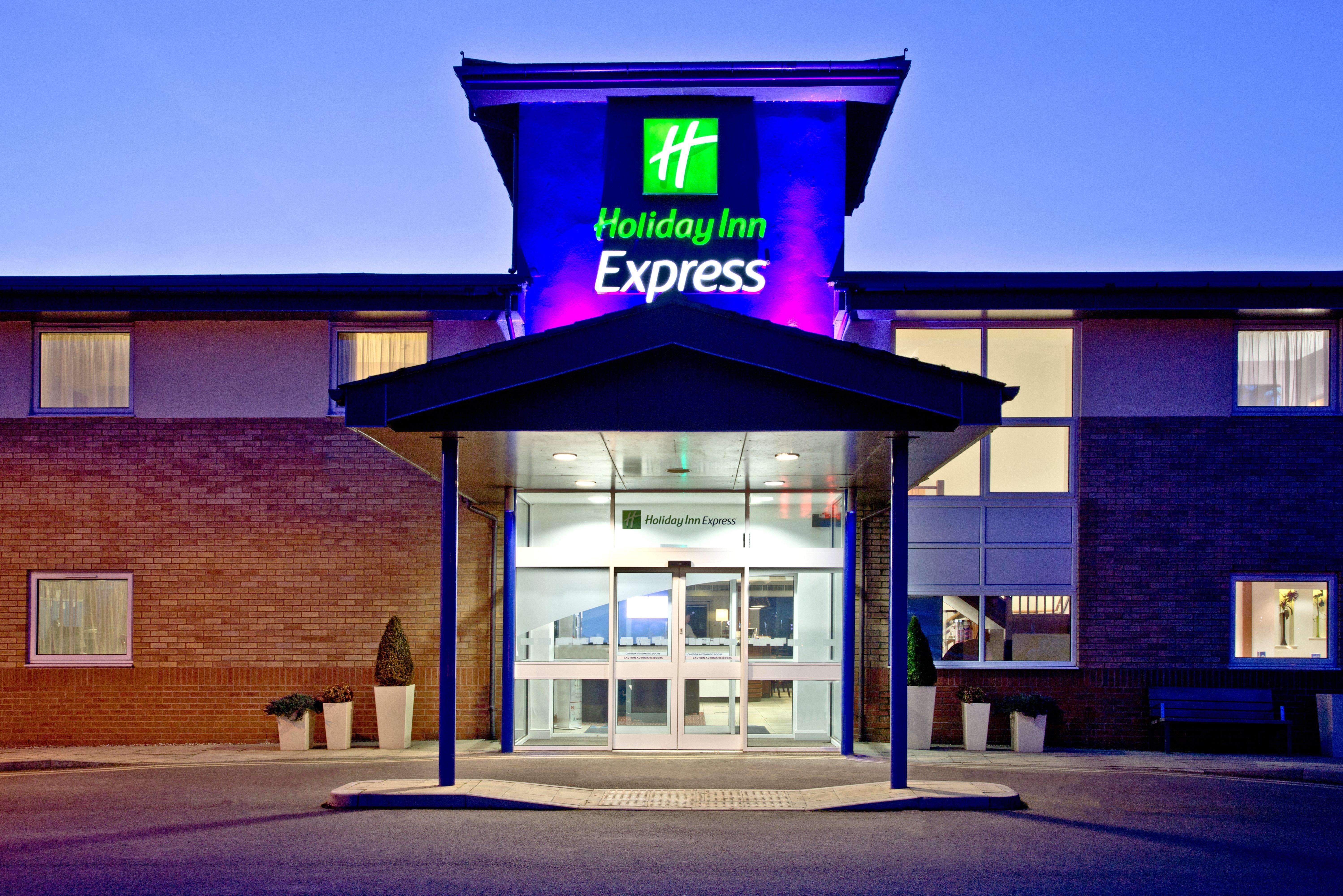Holiday Inn Express Shrewsbury By Ihg Bagian luar foto
