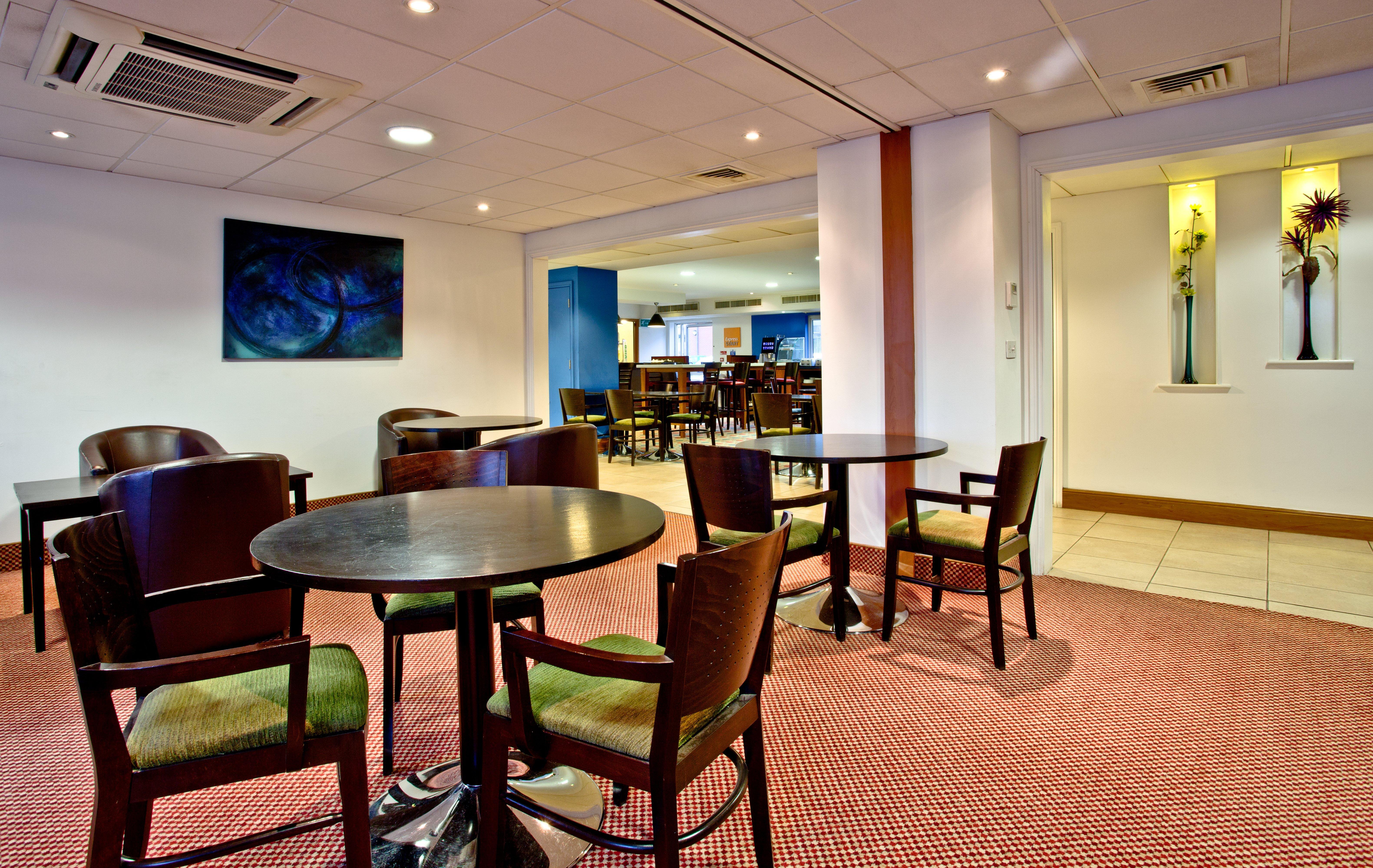 Holiday Inn Express Shrewsbury By Ihg Bagian luar foto