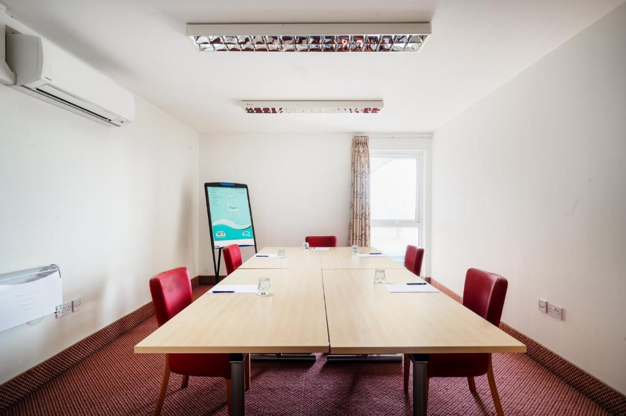 Holiday Inn Express Shrewsbury By Ihg Bagian luar foto