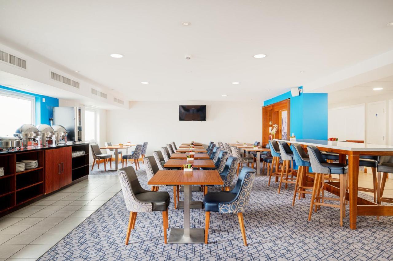 Holiday Inn Express Shrewsbury By Ihg Bagian luar foto
