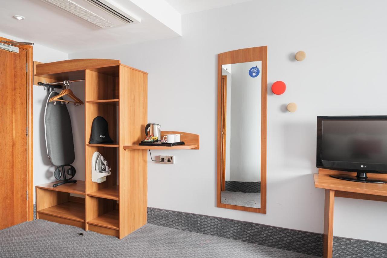 Holiday Inn Express Shrewsbury By Ihg Bagian luar foto