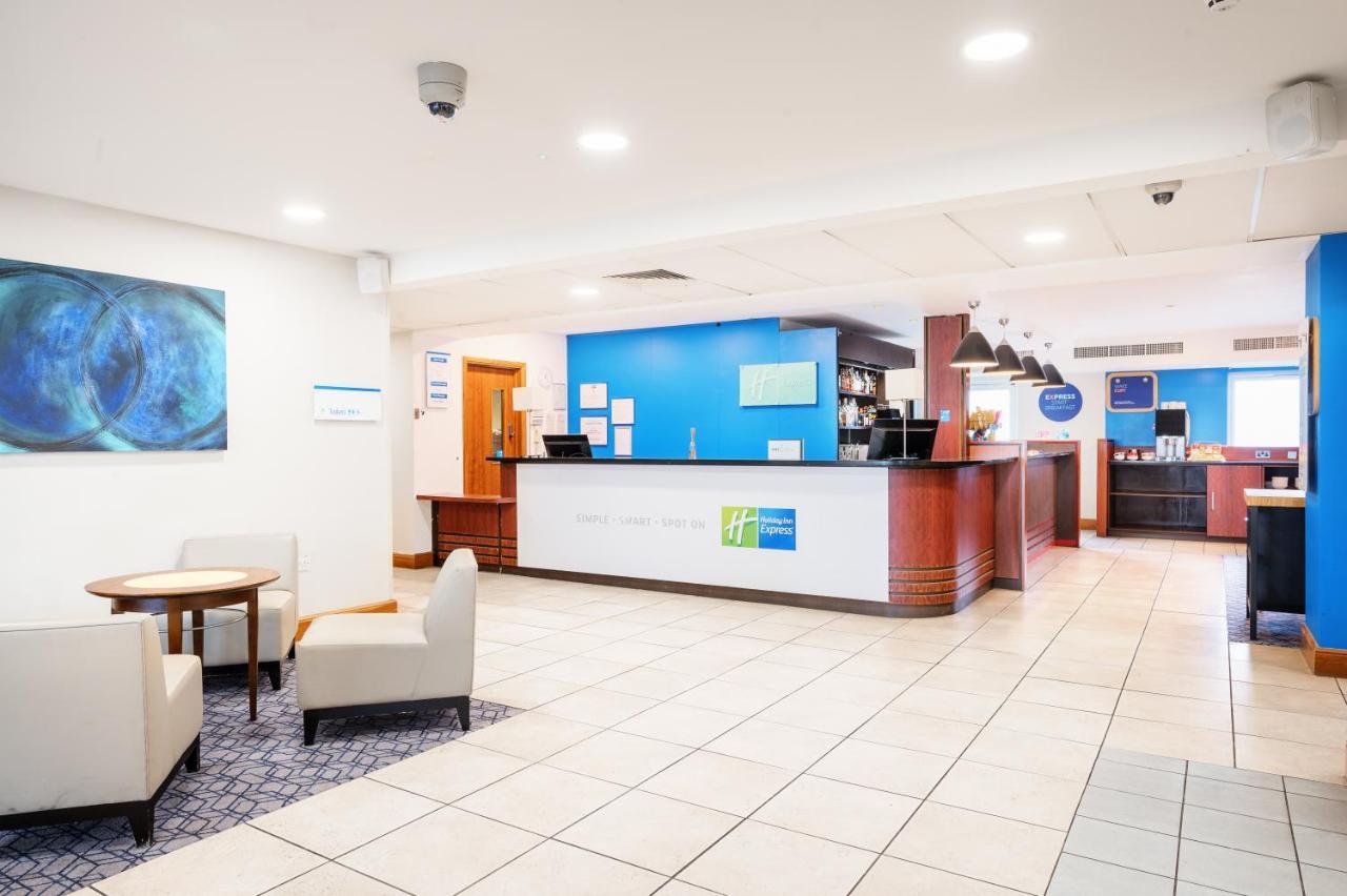 Holiday Inn Express Shrewsbury By Ihg Bagian luar foto