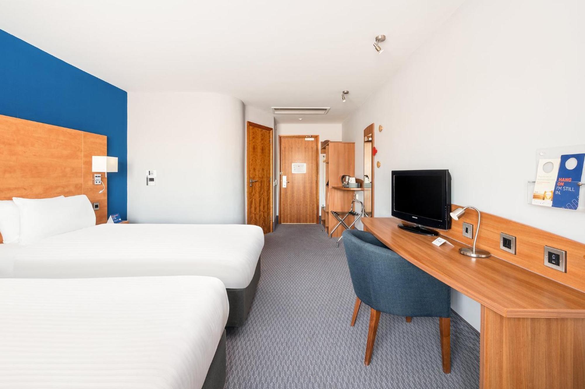 Holiday Inn Express Shrewsbury By Ihg Bagian luar foto