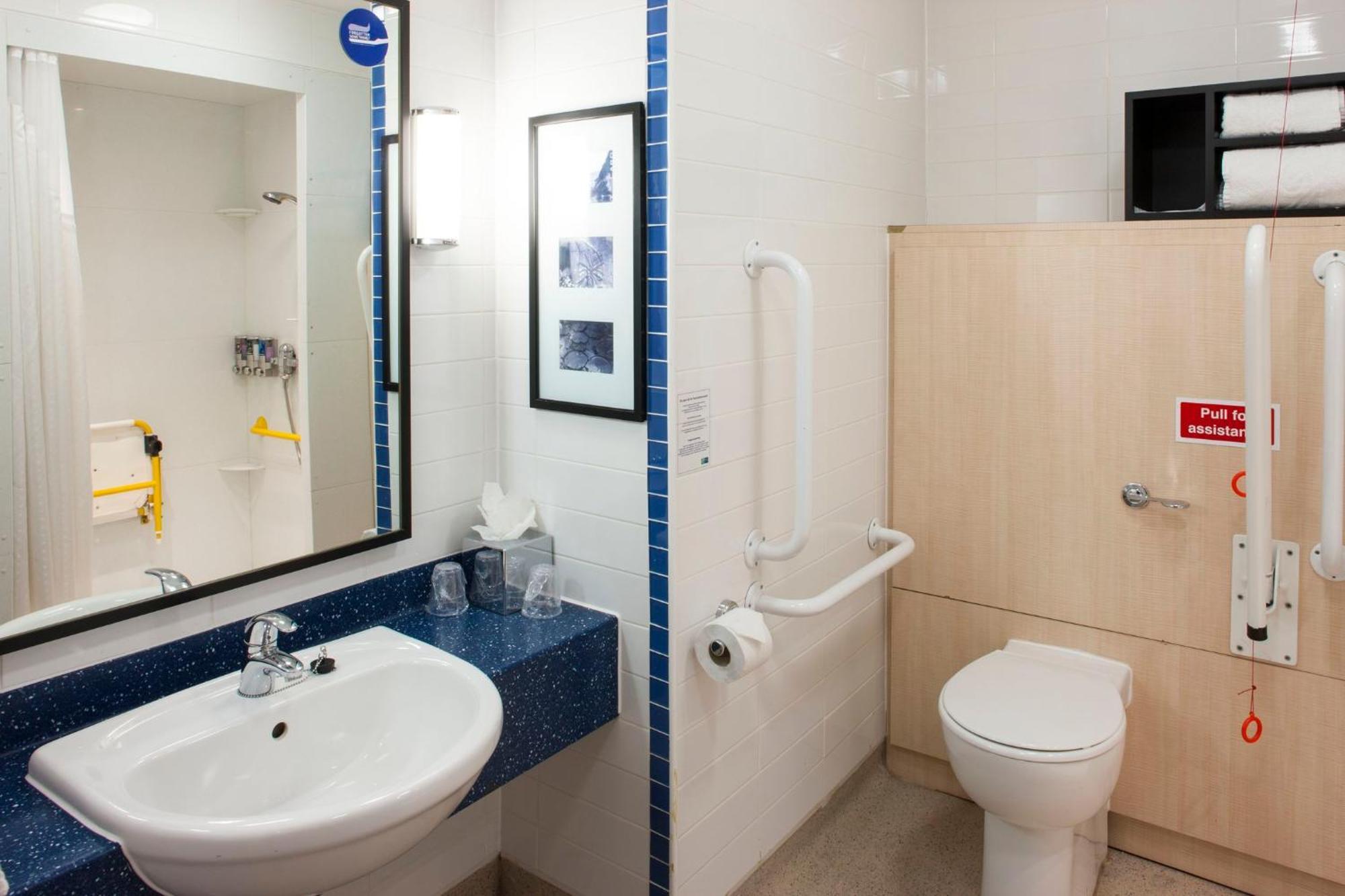 Holiday Inn Express Shrewsbury By Ihg Bagian luar foto