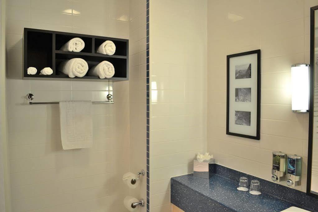 Holiday Inn Express Shrewsbury By Ihg Bagian luar foto